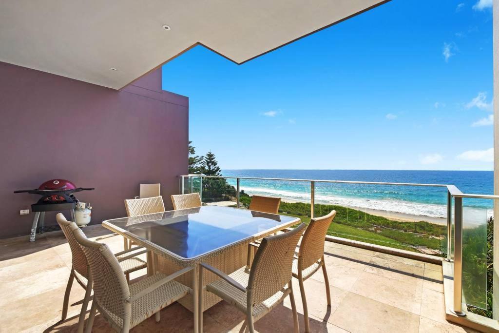 Beach And Ocean Front Penthouse With Wifi And Parking Apartment Entrance Exterior photo