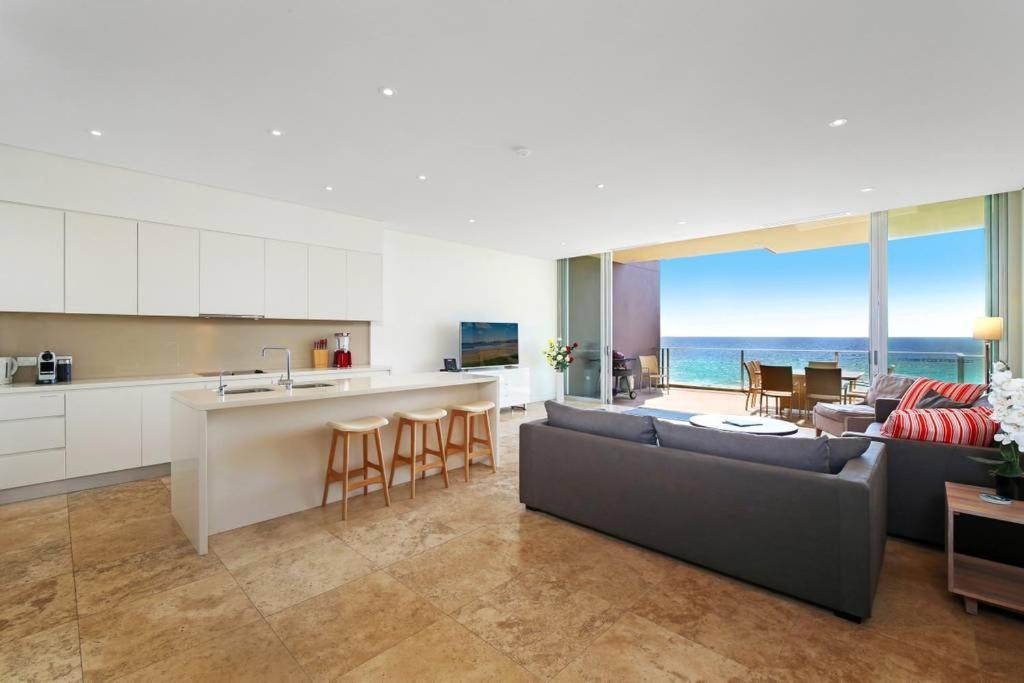 Beach And Ocean Front Penthouse With Wifi And Parking Apartment Entrance Exterior photo